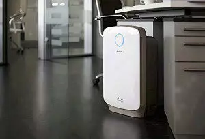 Philips Luftreiniger beim Einsatz im Büro Philips Luftreiniger